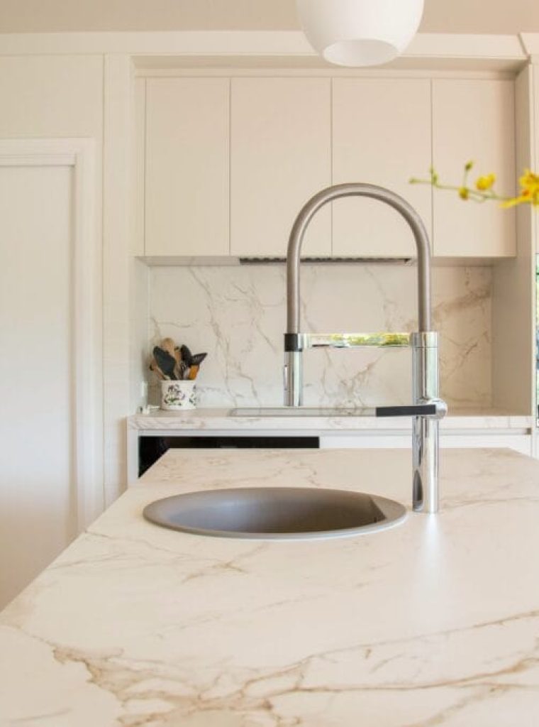 quartz-worktop-resized-1080x675